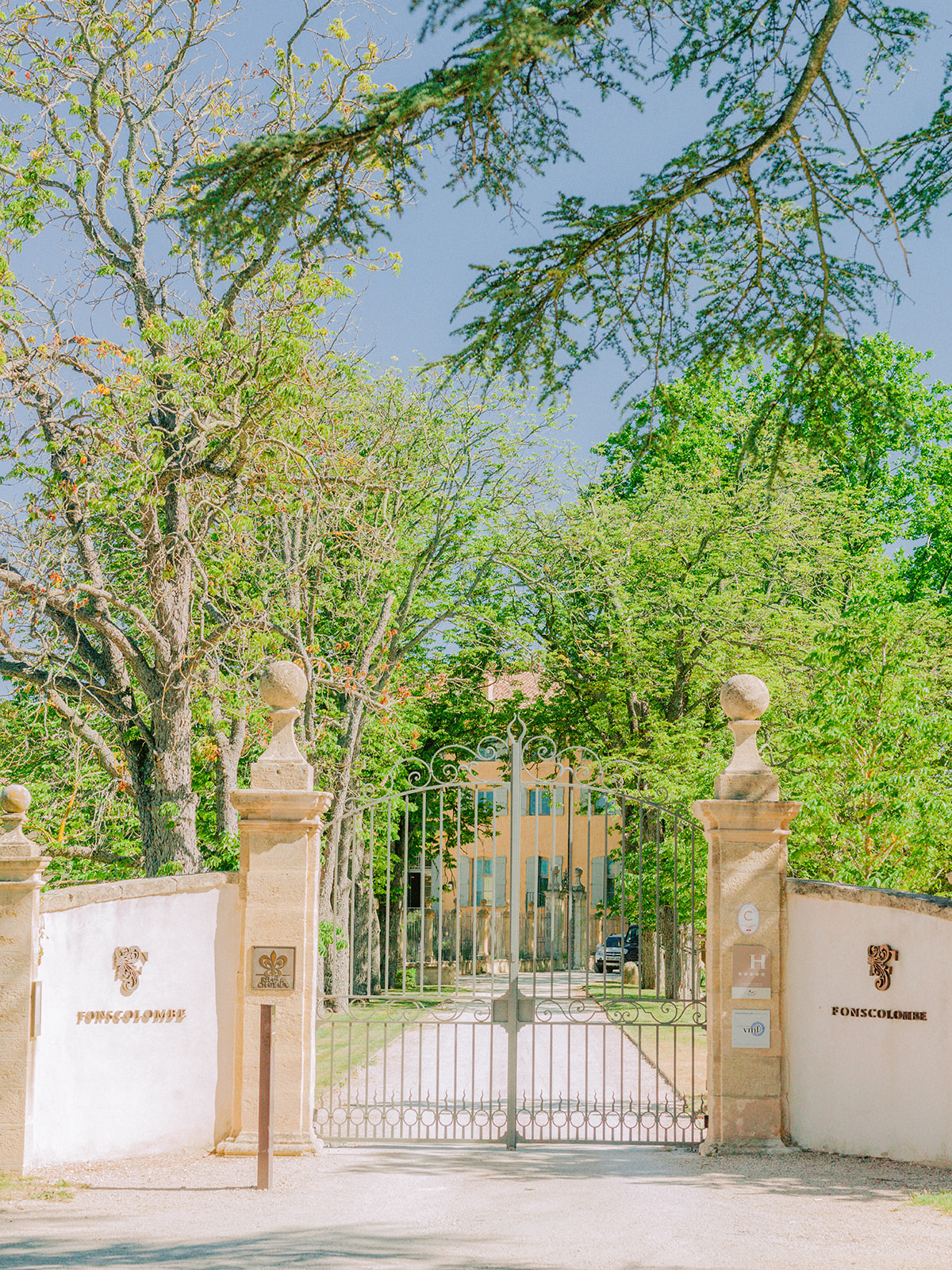 The entrance to the chateau de fonscolombe
